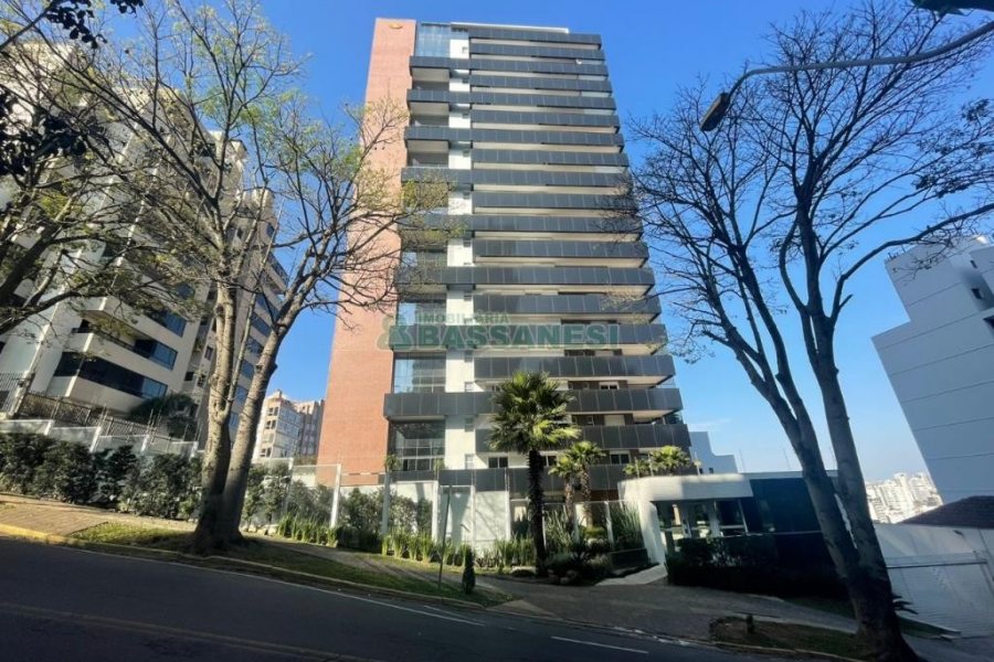 Apartamento com 245m², 3 dormitórios, 4 vagas, no bairro Madureira em Caxias do Sul para Comprar