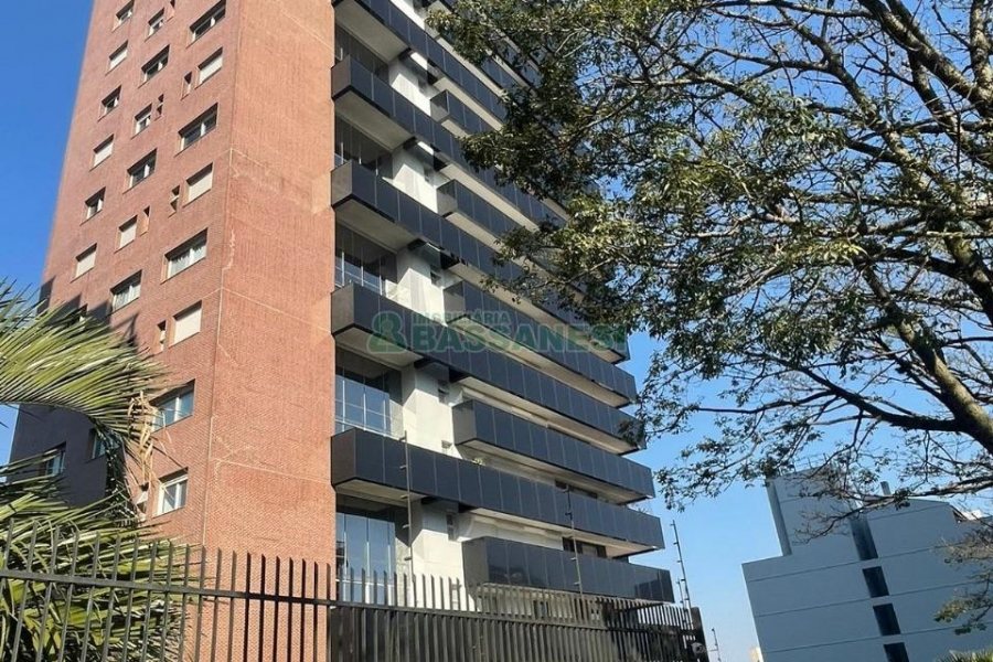 Apartamento com 245m², 3 dormitórios, 4 vagas, no bairro Madureira em Caxias do Sul para Comprar