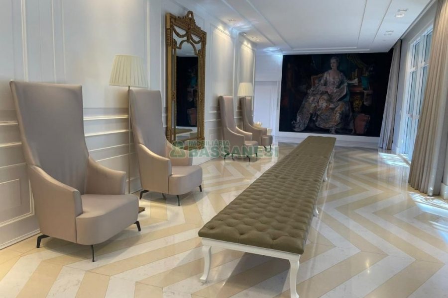 Apartamento com 245m², 3 dormitórios, 4 vagas, no bairro Madureira em Caxias do Sul para Comprar