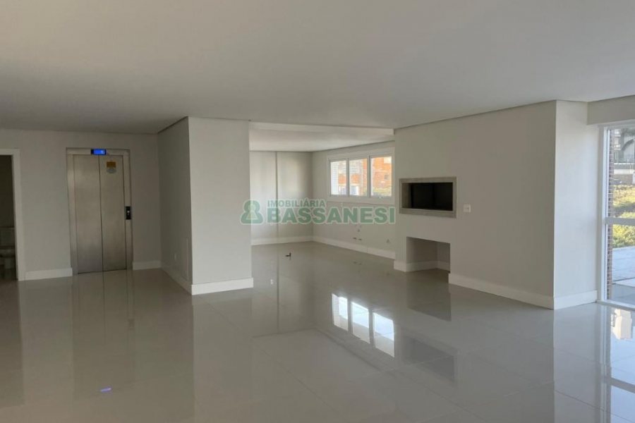 Apartamento com 245m², 3 dormitórios, 4 vagas, no bairro Madureira em Caxias do Sul para Comprar