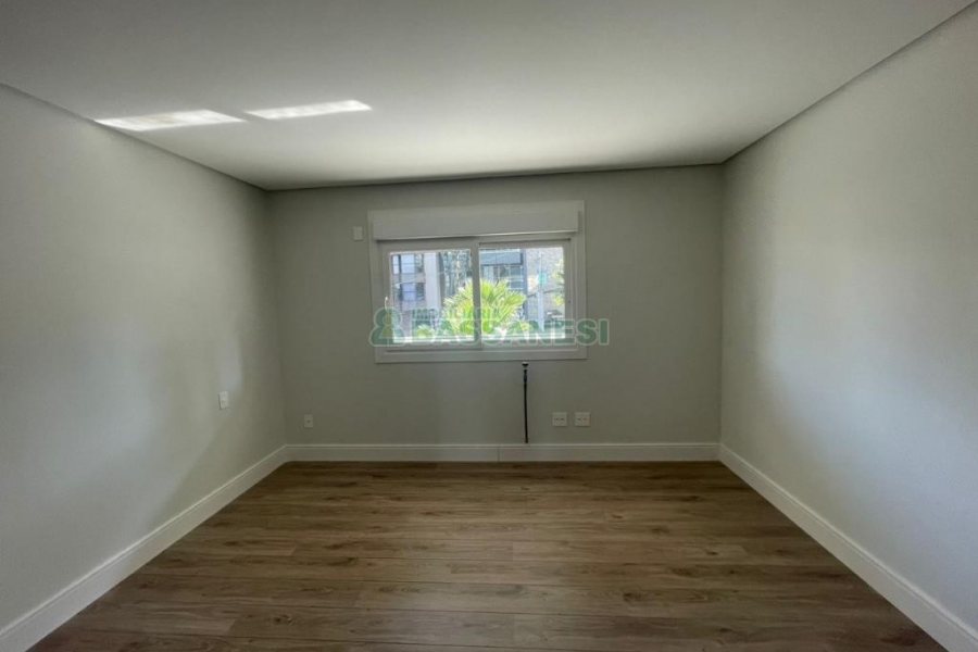 Apartamento com 245m², 3 dormitórios, 4 vagas, no bairro Madureira em Caxias do Sul para Comprar