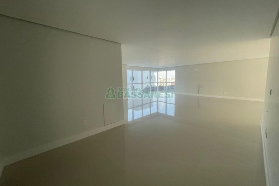 Apartamento com 245m², 3 dormitórios, 4 vagas, no bairro Madureira em Caxias do Sul para Comprar