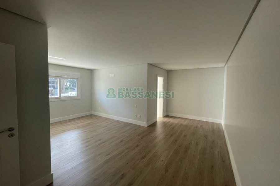 Apartamento com 245m², 3 dormitórios, 4 vagas, no bairro Madureira em Caxias do Sul para Comprar