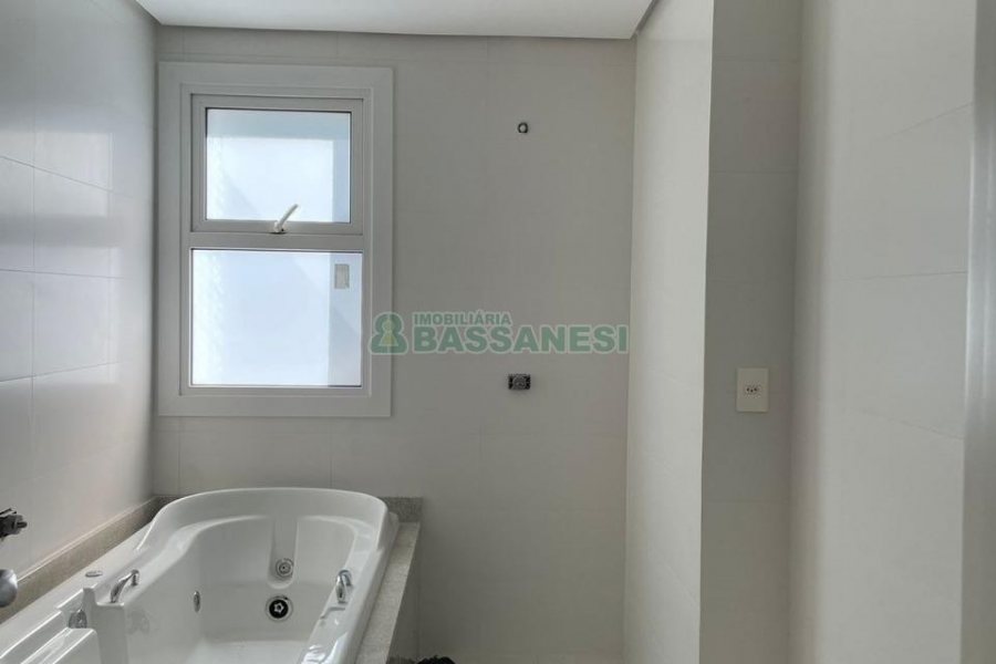 Apartamento com 245m², 3 dormitórios, 4 vagas, no bairro Madureira em Caxias do Sul para Comprar