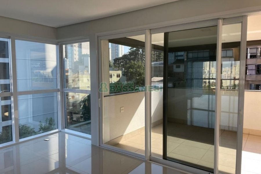 Apartamento com 245m², 3 dormitórios, 4 vagas, no bairro Madureira em Caxias do Sul para Comprar