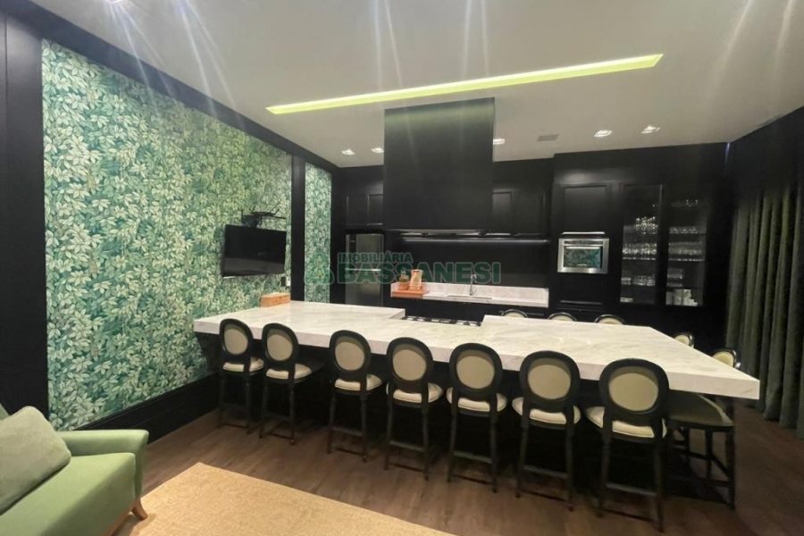 Apartamento com 245m², 3 dormitórios, 4 vagas, no bairro Madureira em Caxias do Sul para Comprar