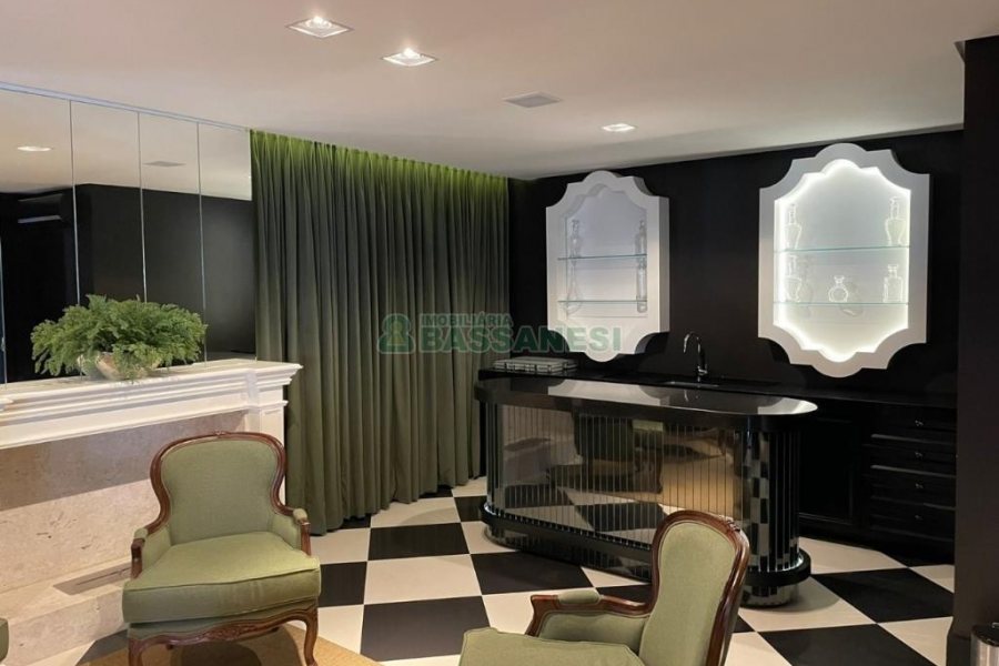 Apartamento com 245m², 3 dormitórios, 4 vagas, no bairro Madureira em Caxias do Sul para Comprar