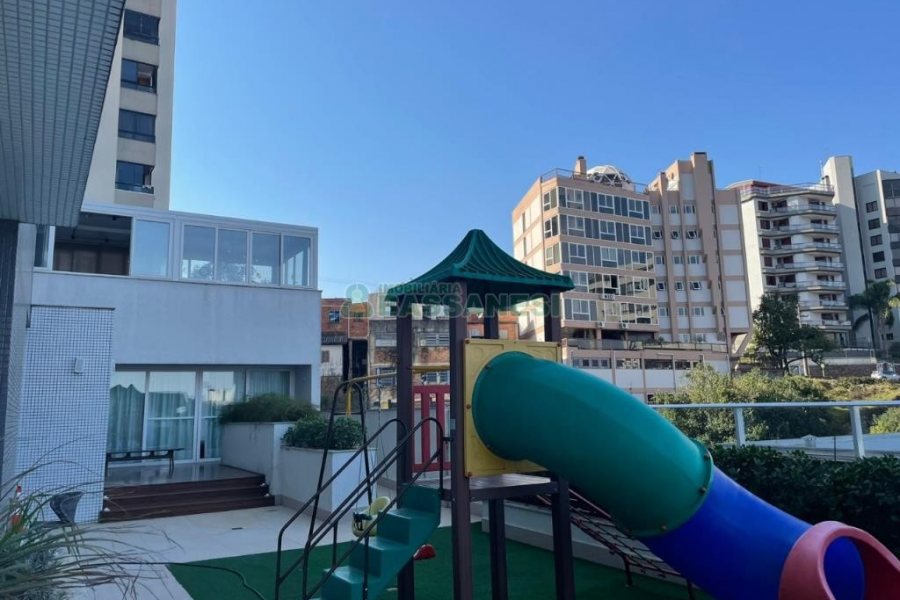 Apartamento com 245m², 3 dormitórios, 4 vagas, no bairro Madureira em Caxias do Sul para Comprar