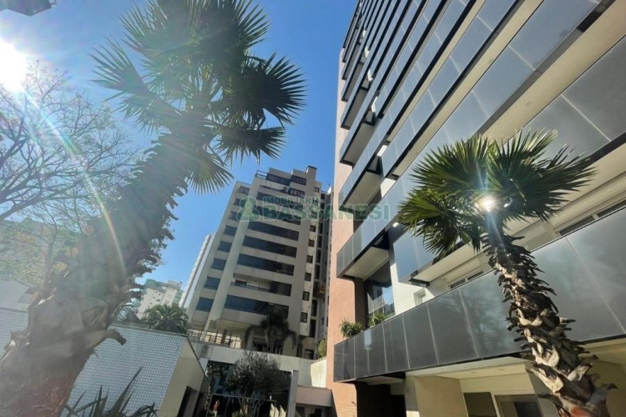 Apartamento com 245m², 3 dormitórios, 4 vagas, no bairro Madureira em Caxias do Sul para Comprar