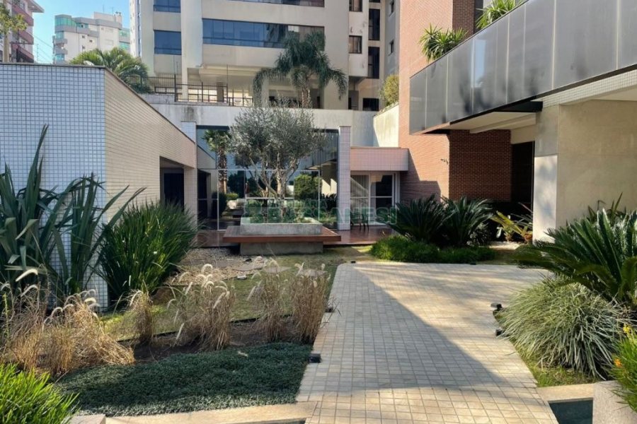 Apartamento com 245m², 3 dormitórios, 4 vagas, no bairro Madureira em Caxias do Sul para Comprar