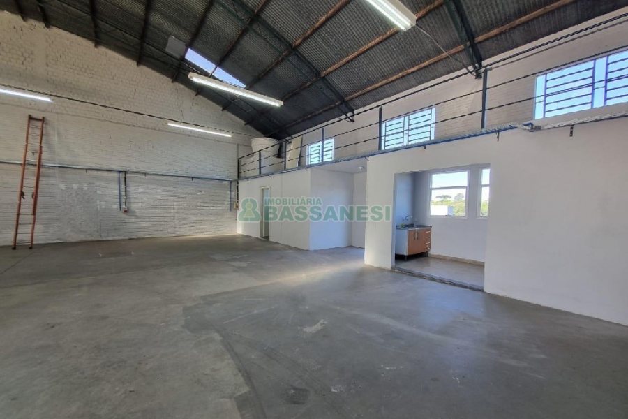 Pavilhão com 276m², no bairro São Ciro em Caxias do Sul para Alugar