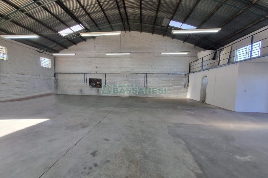 Pavilhão com 276m², no bairro São Ciro em Caxias do Sul para Alugar