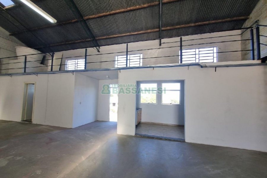 Pavilhão com 276m², no bairro São Ciro em Caxias do Sul para Alugar