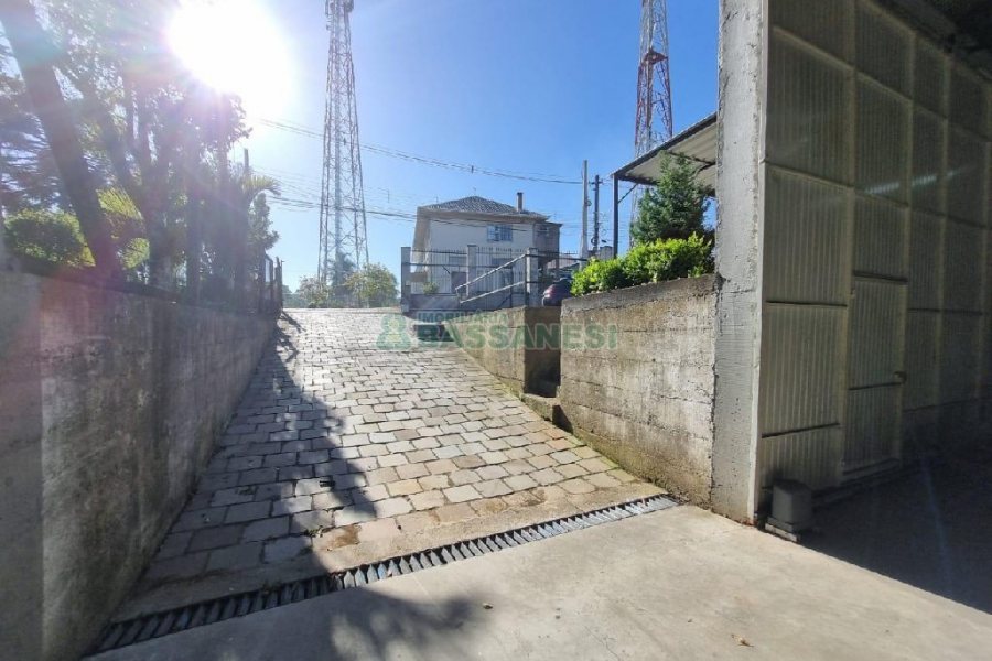 Pavilhão com 276m², no bairro São Ciro em Caxias do Sul para Alugar