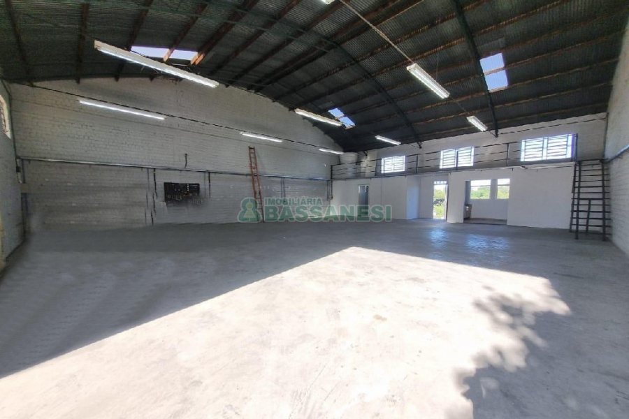 Pavilhão com 276m², no bairro São Ciro em Caxias do Sul para Alugar