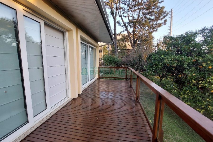 Casa com 500m², 4 dormitórios, 1 vaga, no bairro São Luiz em Caxias do Sul para Alugar