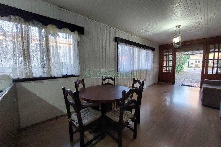 Casa com 500m², 4 dormitórios, 1 vaga, no bairro São Luiz em Caxias do Sul para Alugar