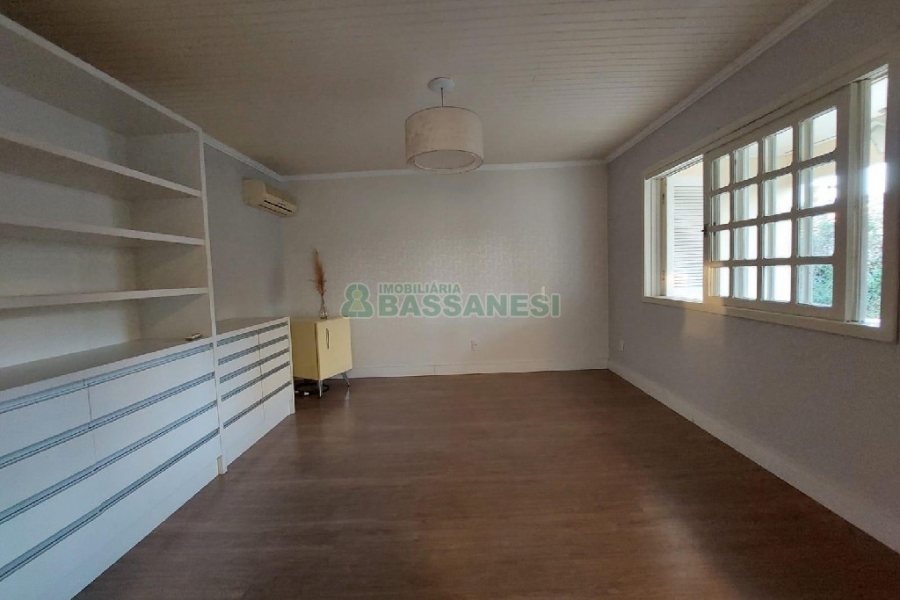 Casa com 500m², 4 dormitórios, 1 vaga, no bairro São Luiz em Caxias do Sul para Alugar