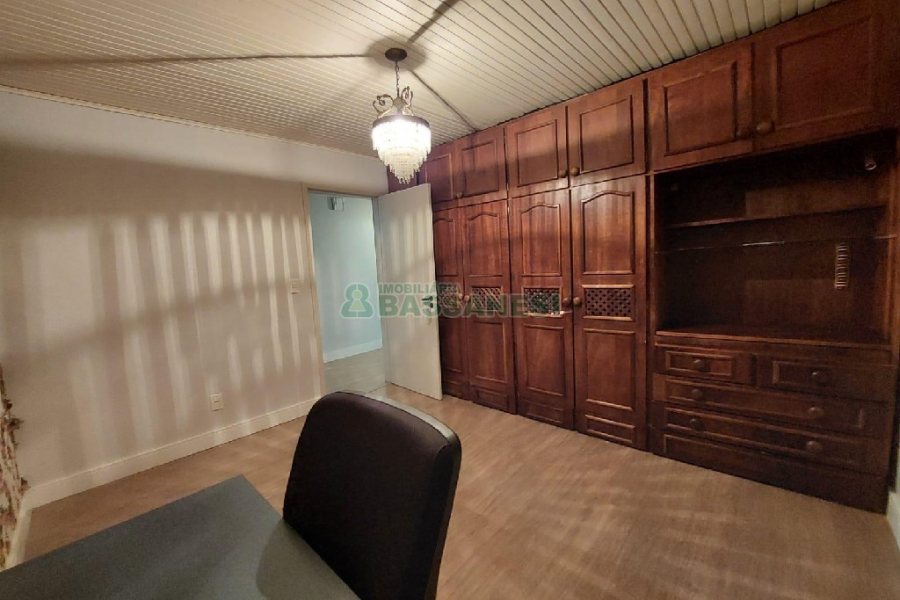 Casa com 500m², 4 dormitórios, 1 vaga, no bairro São Luiz em Caxias do Sul para Alugar