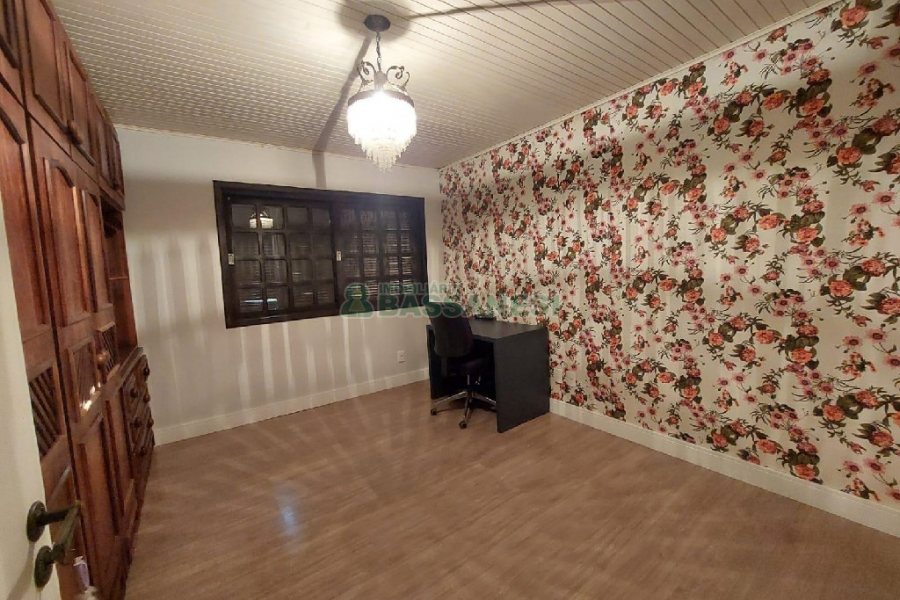 Casa com 500m², 4 dormitórios, 1 vaga, no bairro São Luiz em Caxias do Sul para Alugar