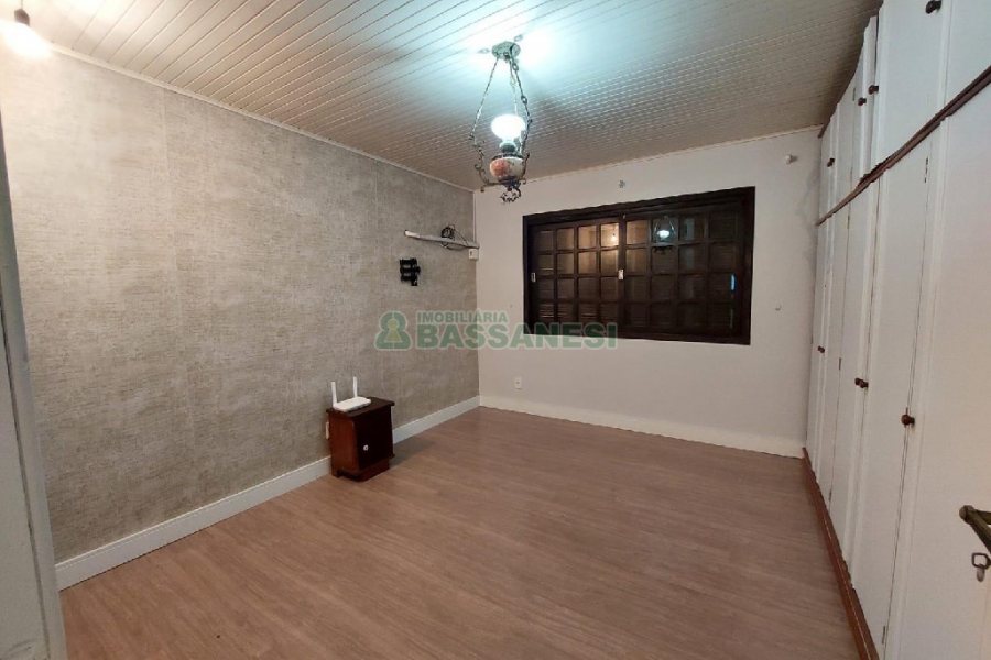 Casa com 500m², 4 dormitórios, 1 vaga, no bairro São Luiz em Caxias do Sul para Alugar