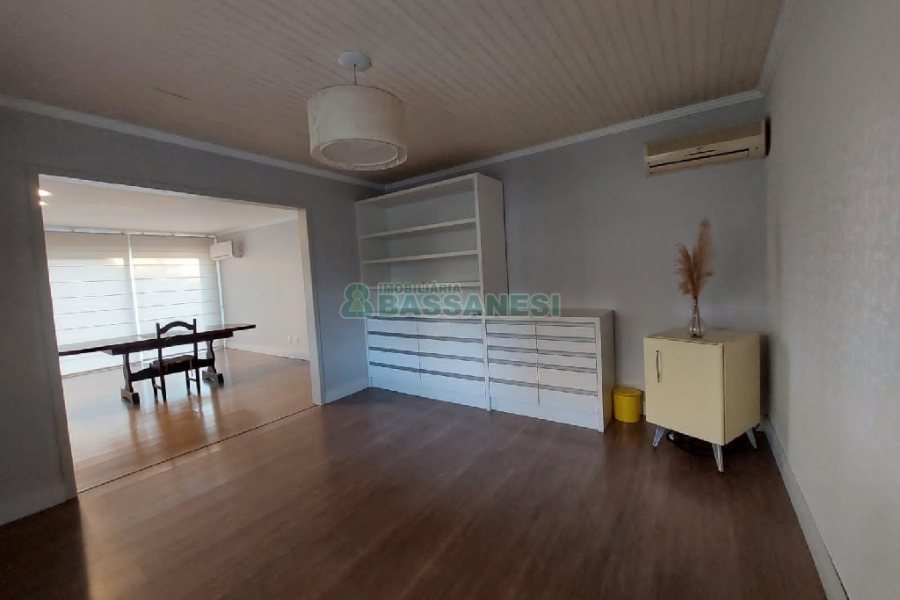 Casa com 500m², 4 dormitórios, 1 vaga, no bairro São Luiz em Caxias do Sul para Alugar