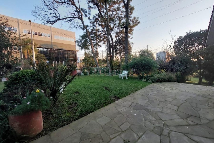 Casa com 500m², 4 dormitórios, 1 vaga, no bairro São Luiz em Caxias do Sul para Alugar