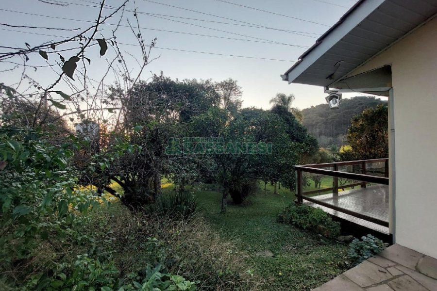 Casa com 500m², 4 dormitórios, 1 vaga, no bairro São Luiz em Caxias do Sul para Alugar