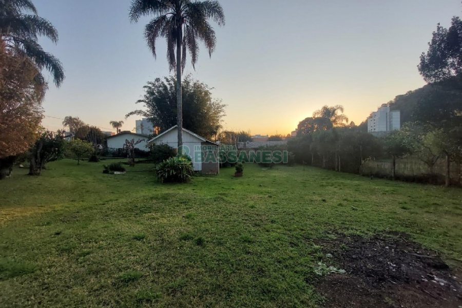 Casa com 500m², 4 dormitórios, 1 vaga, no bairro São Luiz em Caxias do Sul para Alugar