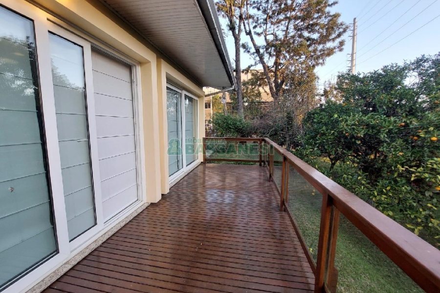 Casa Comercial com 500m², 4 dormitórios, 1 vaga, no bairro São Luiz em Caxias do Sul para Alugar