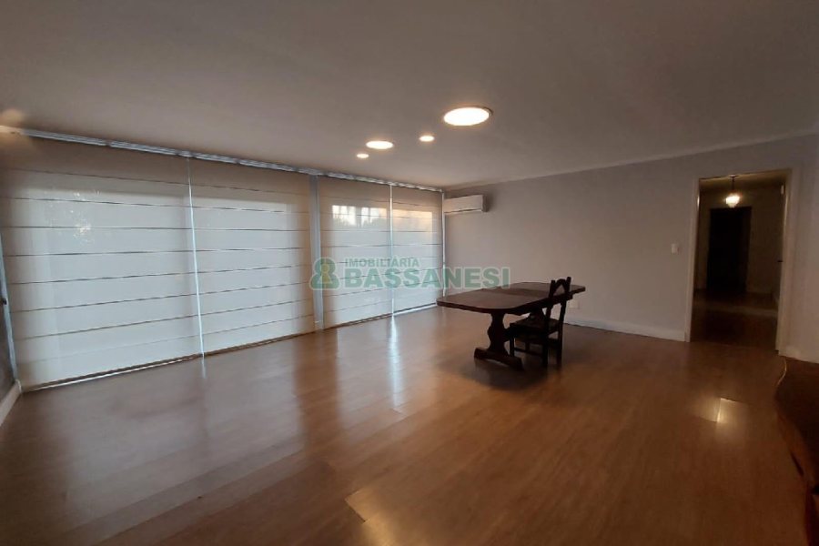 Casa Comercial com 500m², 4 dormitórios, 1 vaga, no bairro São Luiz em Caxias do Sul para Alugar