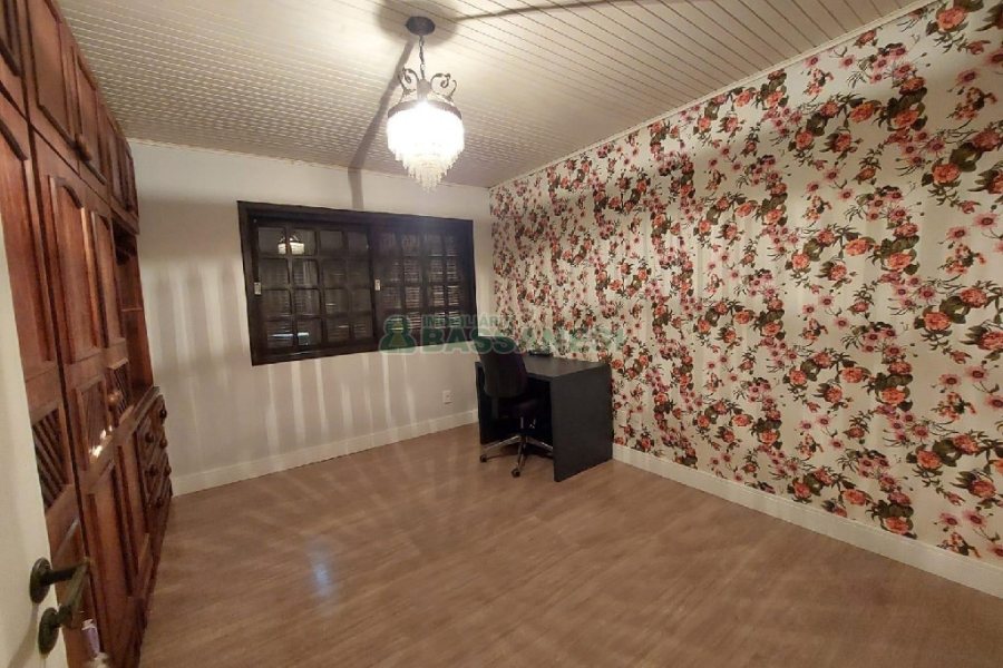 Casa Comercial com 500m², 4 dormitórios, 1 vaga, no bairro São Luiz em Caxias do Sul para Alugar