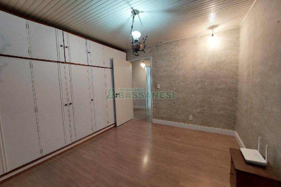 Casa Comercial com 500m², 4 dormitórios, 1 vaga, no bairro São Luiz em Caxias do Sul para Alugar