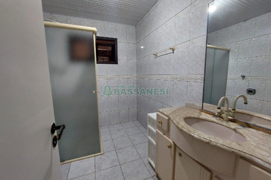 Casa Comercial com 500m², 4 dormitórios, 1 vaga, no bairro São Luiz em Caxias do Sul para Alugar