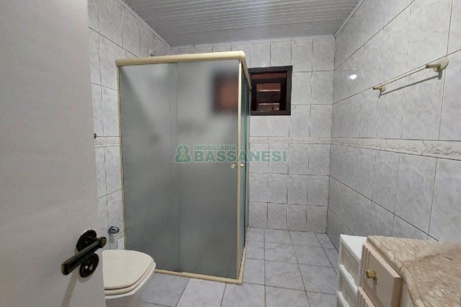 Casa Comercial com 500m², 4 dormitórios, 1 vaga, no bairro São Luiz em Caxias do Sul para Alugar