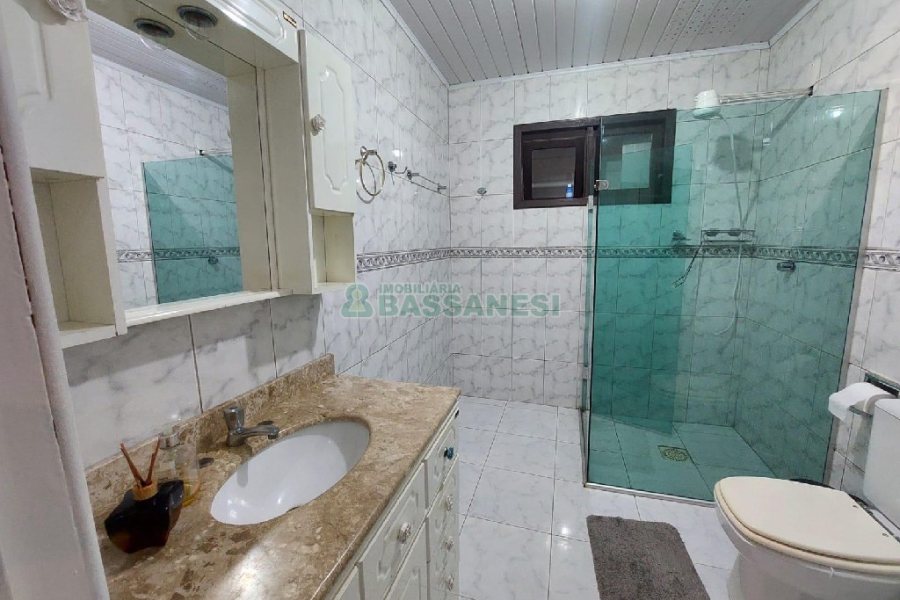 Casa Comercial com 500m², 4 dormitórios, 1 vaga, no bairro São Luiz em Caxias do Sul para Alugar