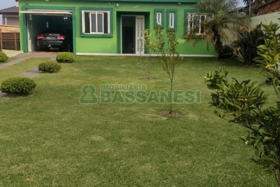Casa com 136m², 2 dormitórios, 2 vagas, no bairro Salgado Filho em Caxias do Sul para Comprar