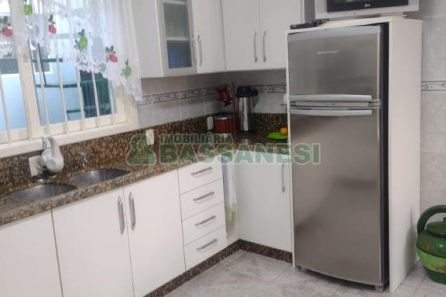 Casa com 136m², 2 dormitórios, 2 vagas, no bairro Salgado Filho em Caxias do Sul para Comprar