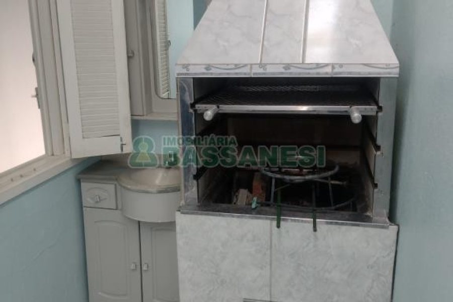 Casa com 136m², 2 dormitórios, 2 vagas, no bairro Salgado Filho em Caxias do Sul para Comprar