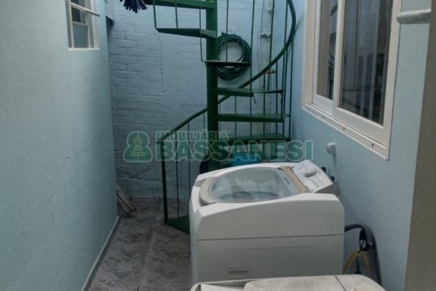 Casa com 136m², 2 dormitórios, 2 vagas, no bairro Salgado Filho em Caxias do Sul para Comprar