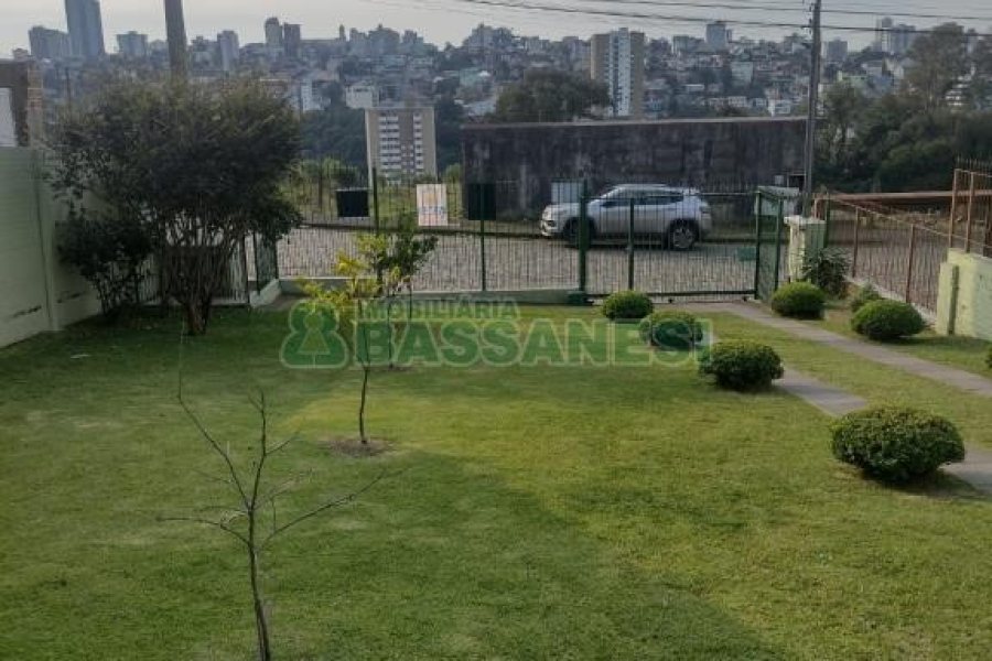 Casa com 136m², 2 dormitórios, 2 vagas, no bairro Salgado Filho em Caxias do Sul para Comprar