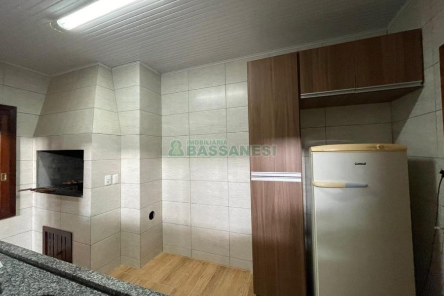 Chácara com 360m², 3 dormitórios, 1 vaga, no bairro Vila Cristina em Caxias do Sul para Comprar