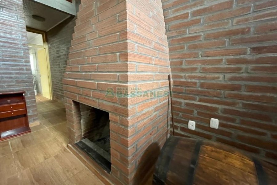 Chácara com 360m², 3 dormitórios, 1 vaga, no bairro Vila Cristina em Caxias do Sul para Comprar