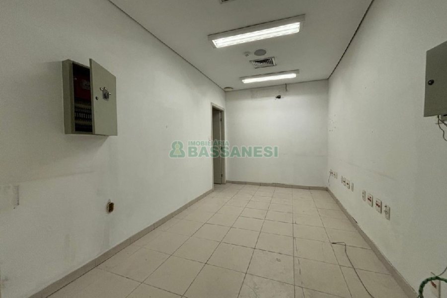 Loja com 600m², no bairro Centro em Caxias do Sul para Alugar