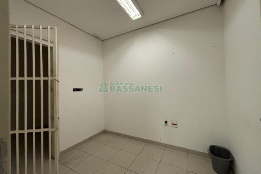 Loja com 600m², no bairro Centro em Caxias do Sul para Alugar