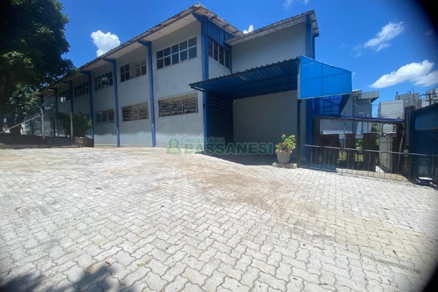 Pavilhão com 600m², 2 vagas, no bairro Bela Vista em Caxias do Sul para Alugar ou Comprar
