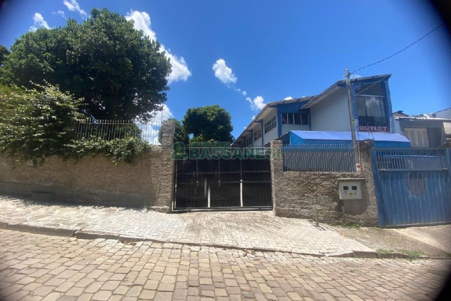 Pavilhão com 600m², 2 vagas, no bairro Bela Vista em Caxias do Sul para Alugar ou Comprar