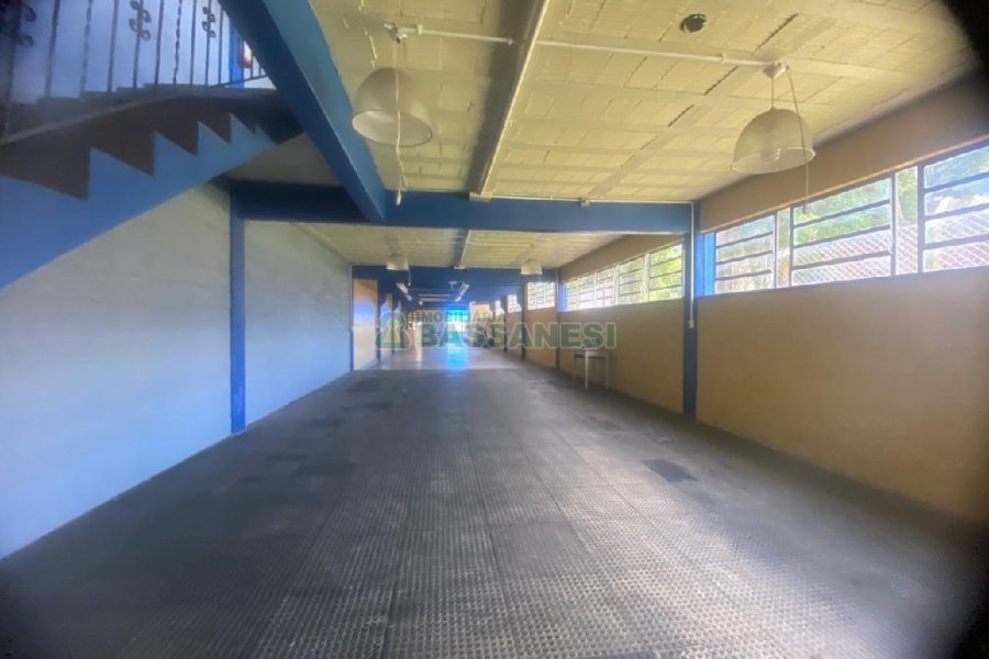 Pavilhão com 600m², 2 vagas, no bairro Bela Vista em Caxias do Sul para Alugar ou Comprar