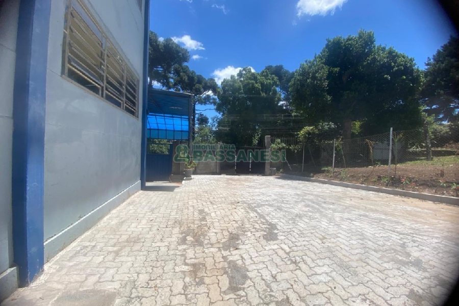 Pavilhão com 600m², 2 vagas, no bairro Bela Vista em Caxias do Sul para Alugar ou Comprar