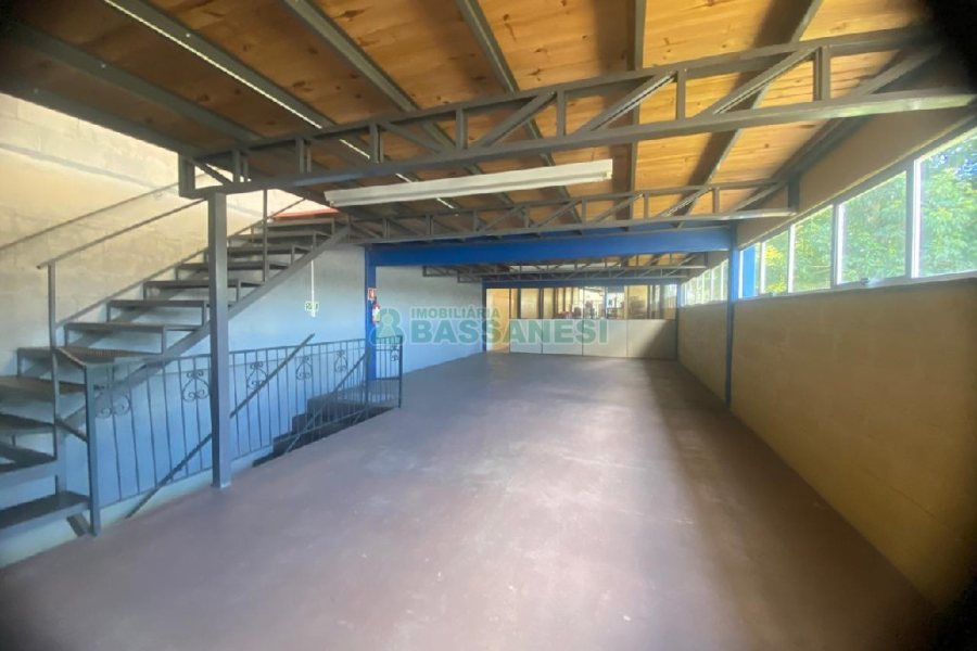 Pavilhão com 600m², 2 vagas, no bairro Bela Vista em Caxias do Sul para Alugar ou Comprar